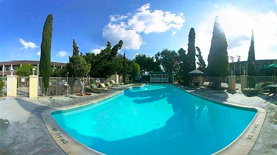 Costa Mesa Inn - Newport Beach Area