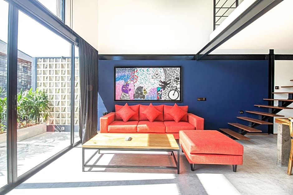 Contemporary Loft 200m From Canggu Shoreline