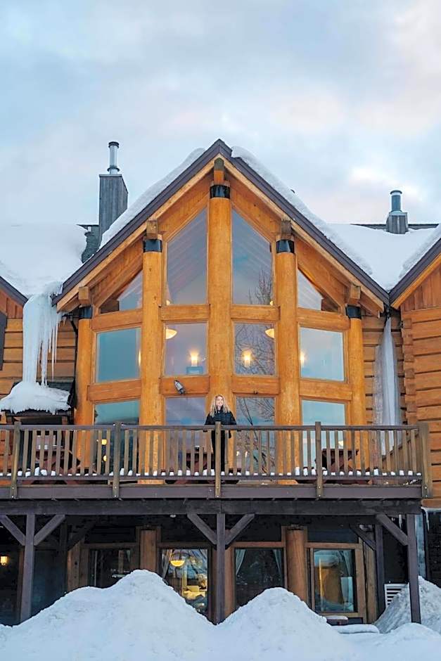 Basecamp Lodge Golden