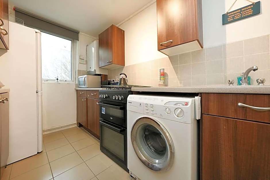 London Oasis Flat with High-Speed Broadband and Free Parking