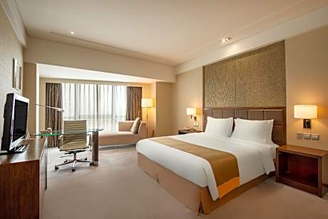 1 King Bed Executive Suite Non-Smoking