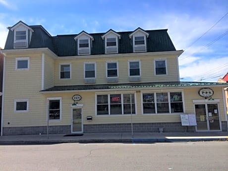 The City Hotel Bar & Grill