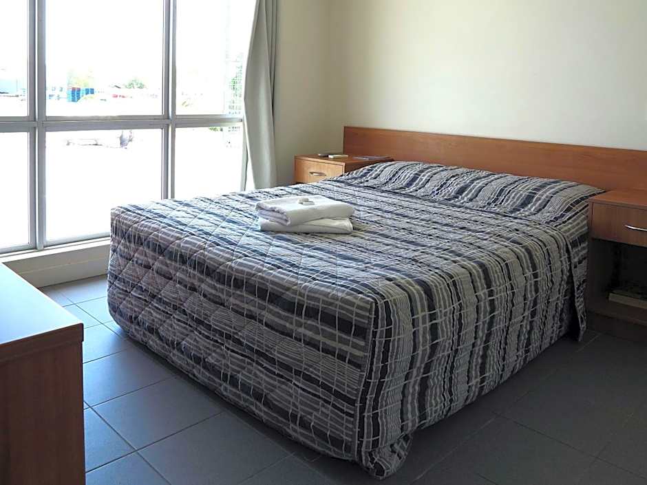 Economy Double Room with Shared Bathroom — 7 fotoğraftan 1. fotoğraf