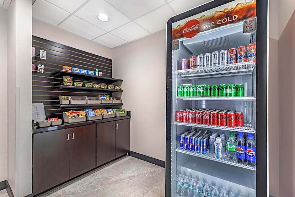 Best Western Plus Airport Inn & Suites