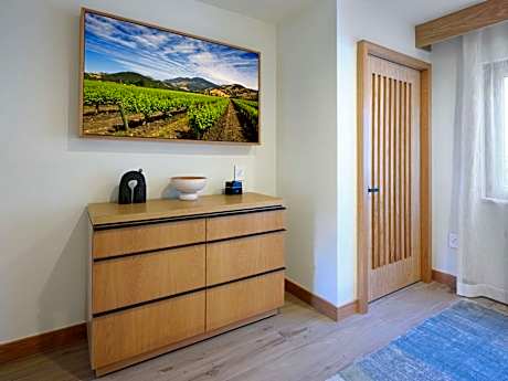 Luxury King Suite with Soaking Tub