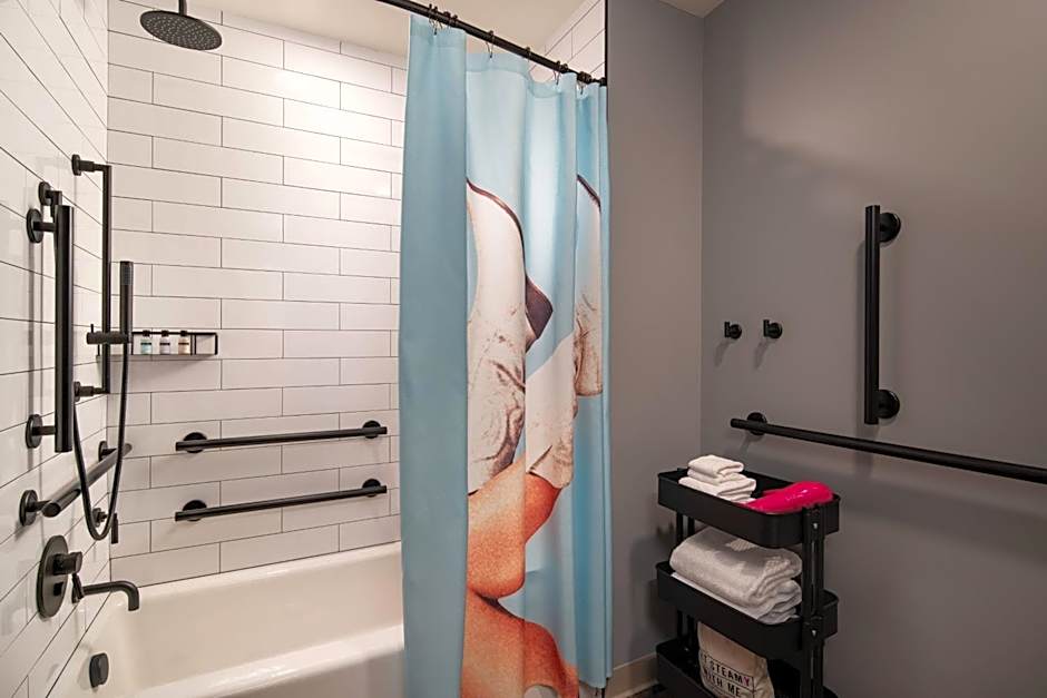 Moxy Portland Downtown