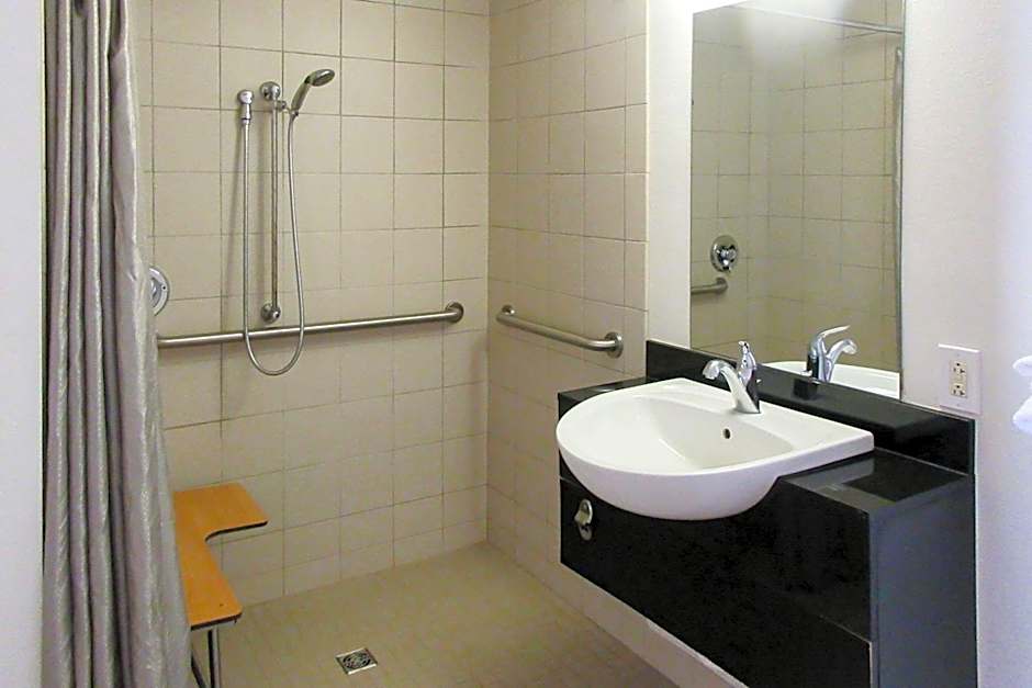 Rodeway Inn Altoona Orchard Plaza