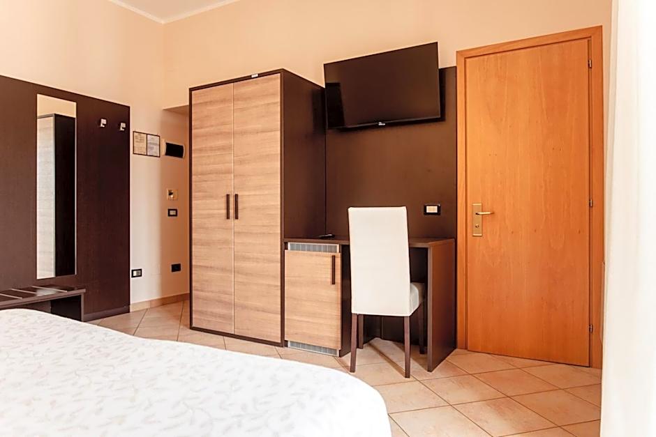 Photo 1 of 4 of Triple Room