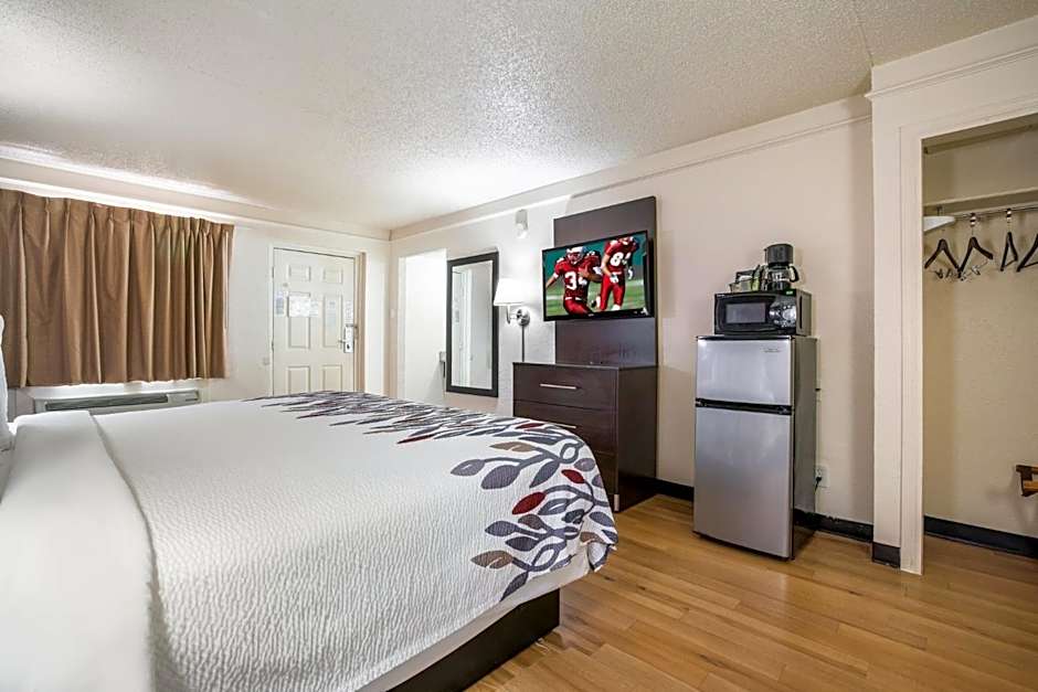 Red Roof Inn North Dallas - Park Central