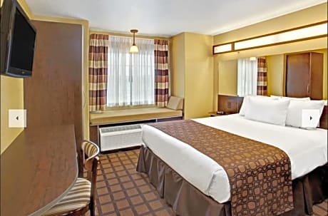 1 Queen Bed, Mobility/Hearing Accessible Room, Roll-In Shower, Non-Smoking