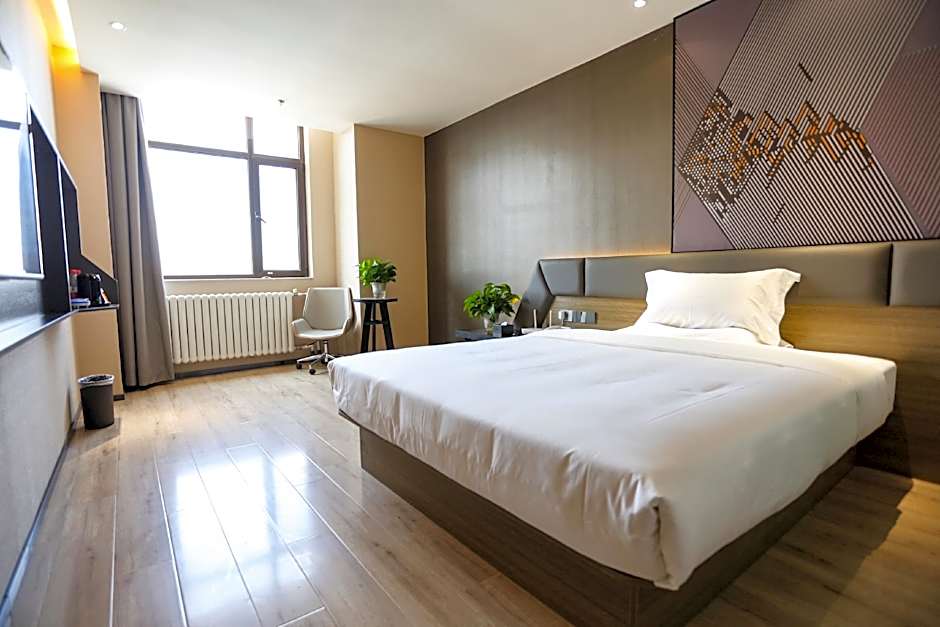 IU Hotels· Lanzhou Xike Station Huanghelou Branch