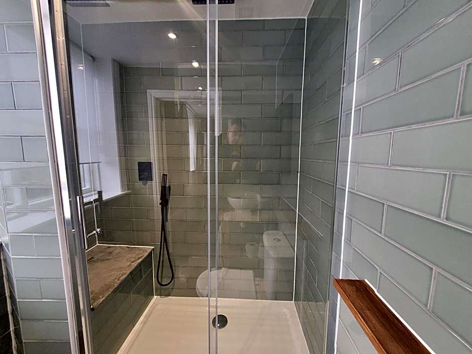 New County Hotel by RoomsBooked