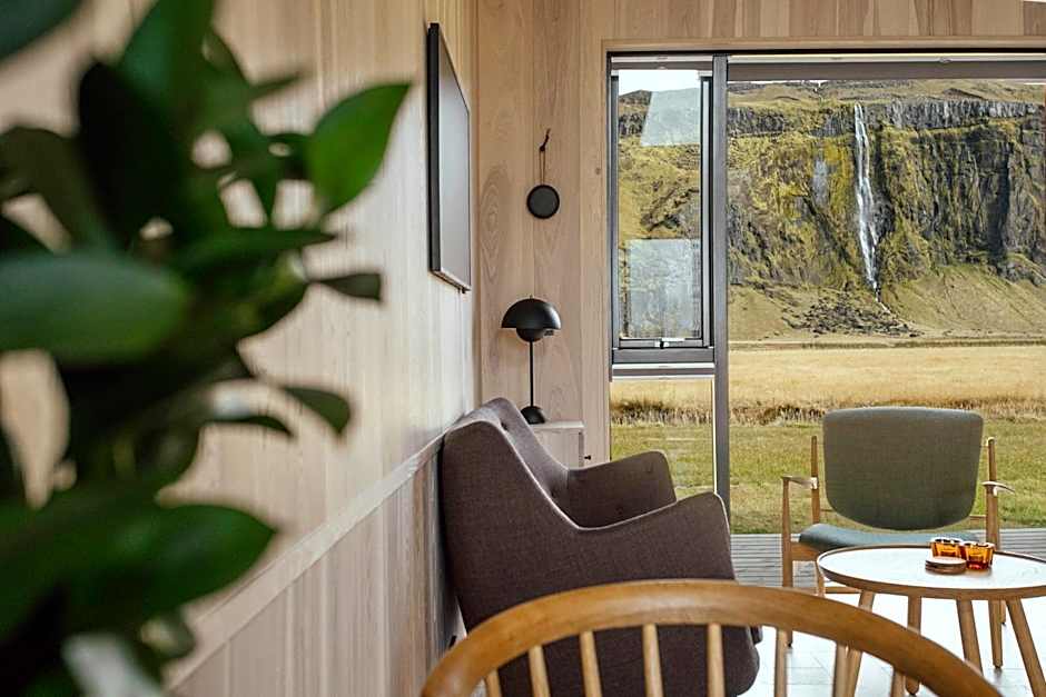 Seljalandsfoss Horizons