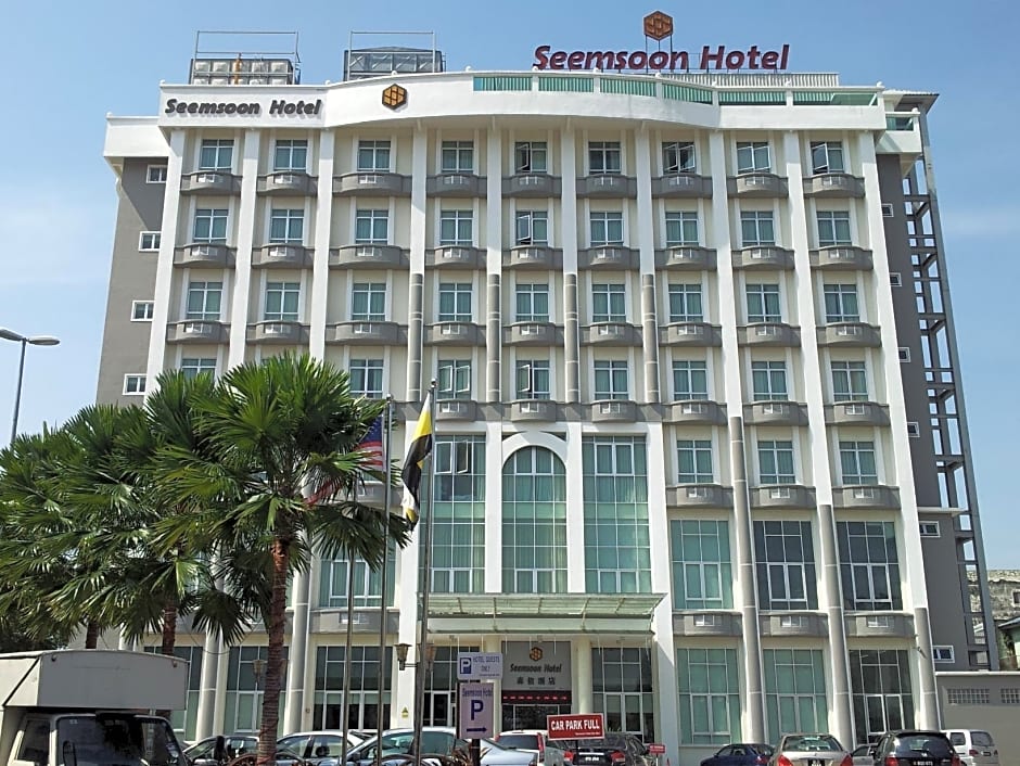 Photo 1 of 50 of Seemsoon Hotel