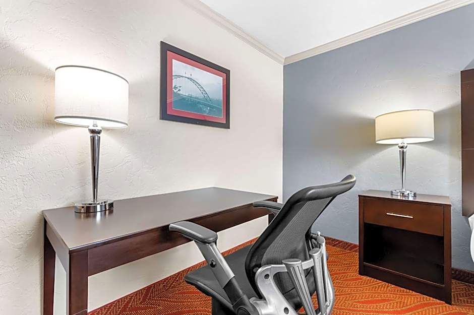 Best Western Plus Parkway Inn