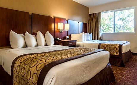 Queen Room with Two Queen Beds w/Balcony