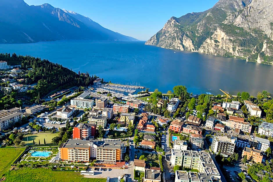 Lake Front Hotel Mirage