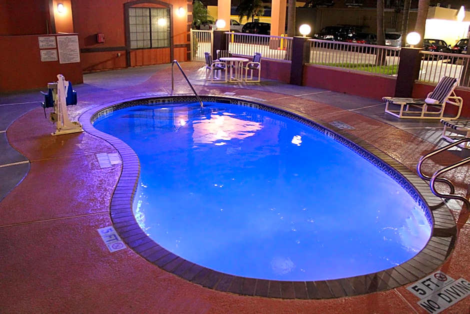 Texas Inn & Suites McAllen at La Plaza Mall and Airport