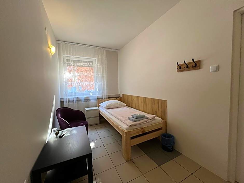 ETNA - Hostel -Noclegi Rzeszów 24 Pokoje -PARKING-