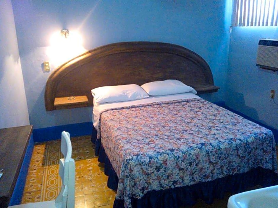 Hotel Morales Inn