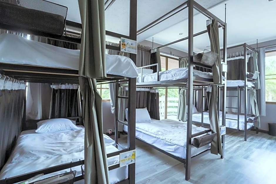 420 Hostel - Ekkamai Buds & Beds