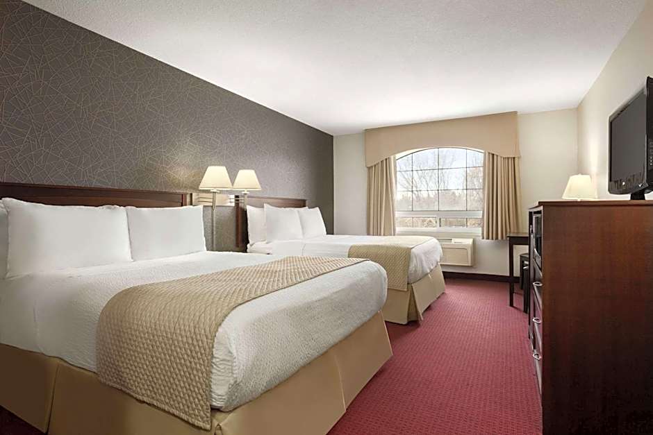 Days Inn & Suites by Wyndham Brandon