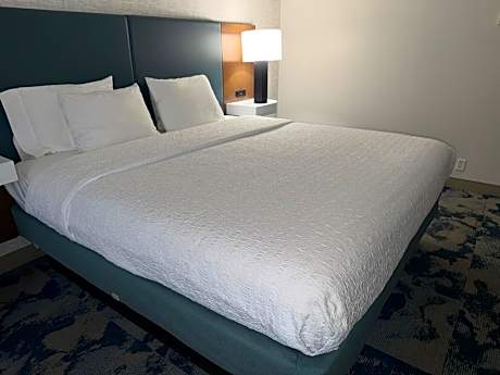 King Room with King Bed - Non-Smoking