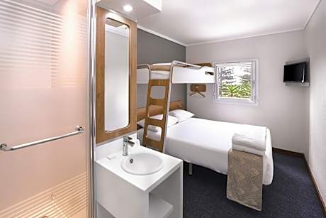 Standard Triple Room (Nonsmoking)