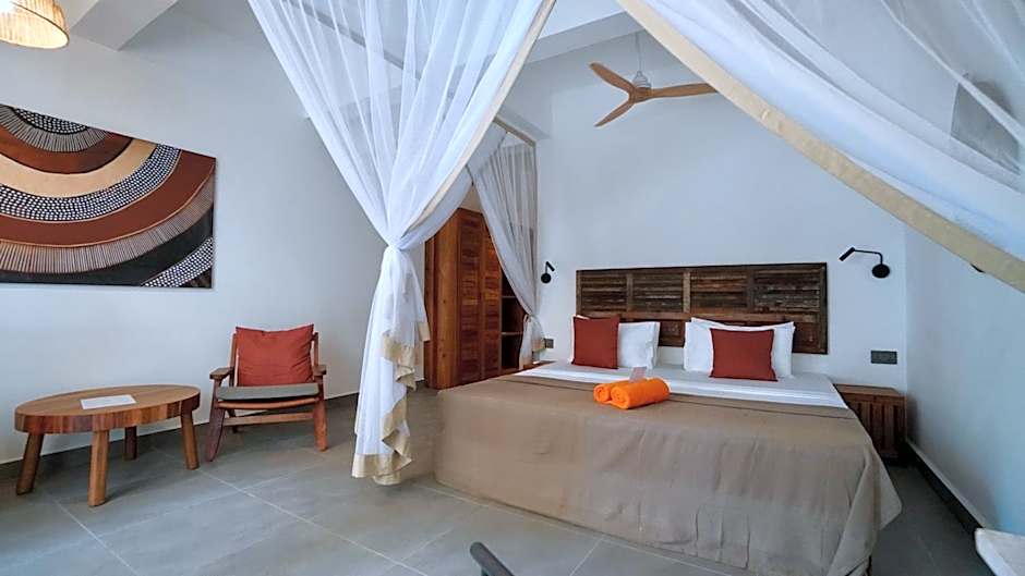 Casa Beach Hotel "Casa Del Mar"