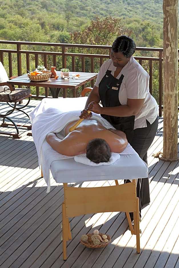 Umzolozolo Private Safari Lodge & Spa