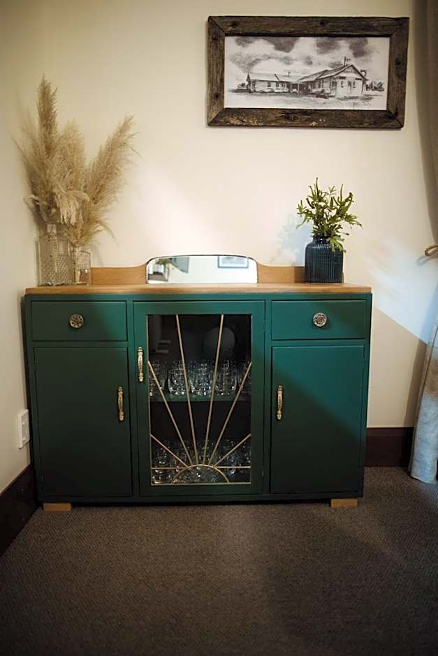 Makikihi Country Hotel