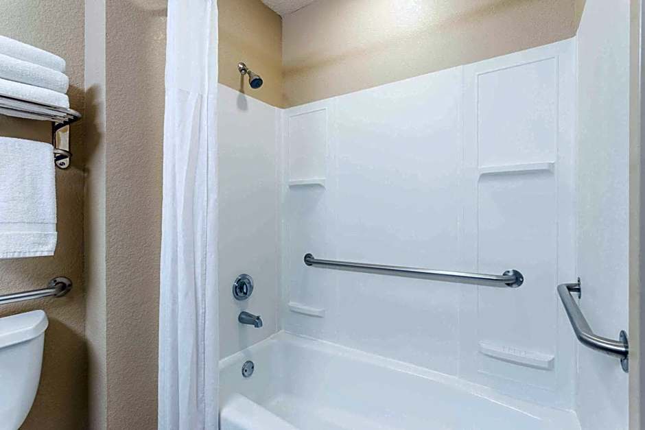 Days Inn & Suites by Wyndham Lakeland