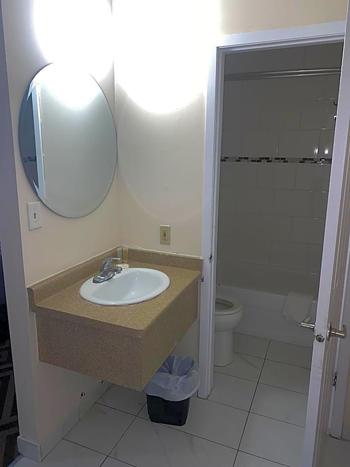 Knights Inn By The Falls