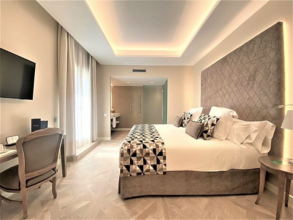 Lamaro Hotel