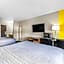 Super 8 by Wyndham Farmington