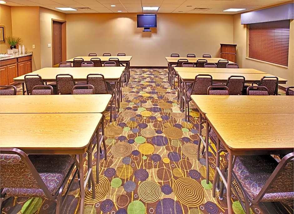 Holiday Inn Express Hotel & Suites - Dubuque West By IHG