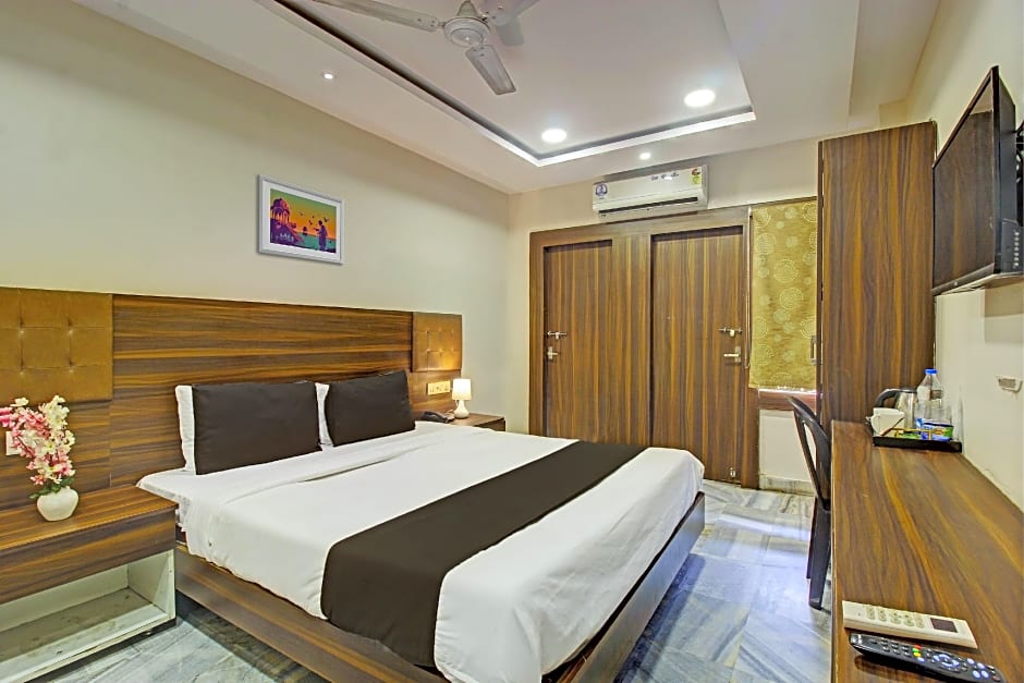 OYO 6651 Hotel Srujana Stay Inn