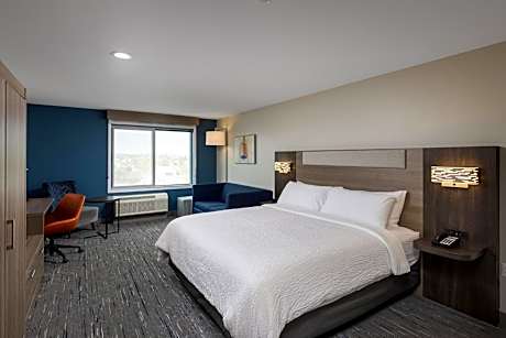 King Suite with Roll-in Shower - Communications and Mobility Access