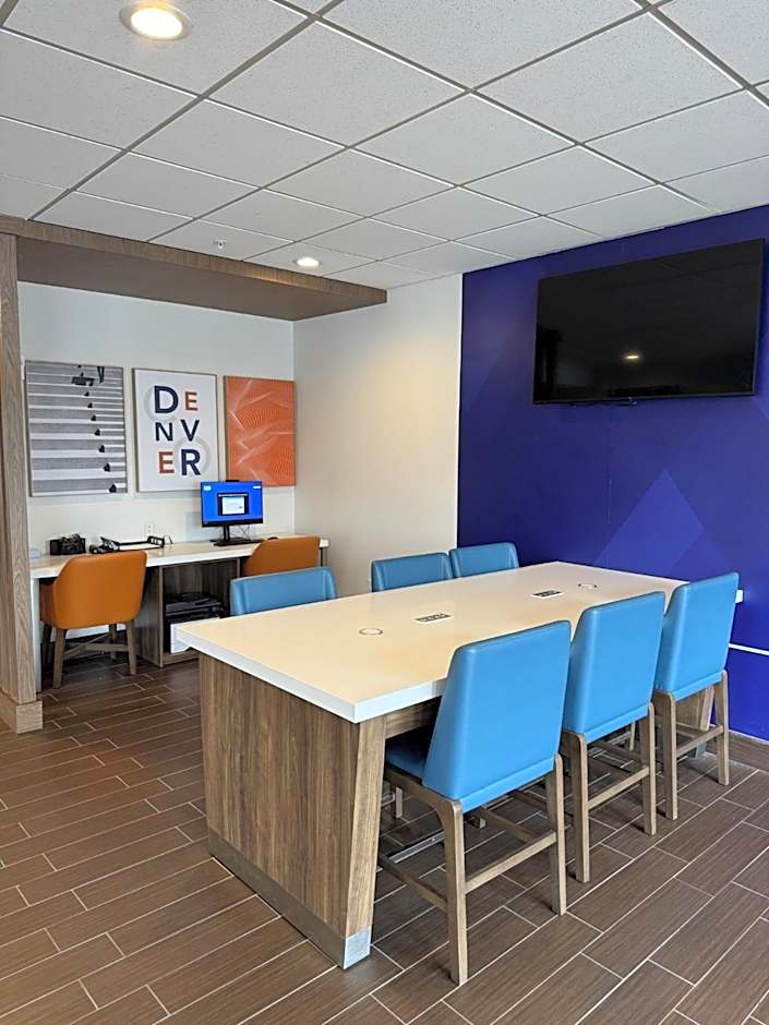 Holiday Inn Express Denver Central - North