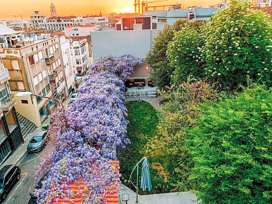 Urban Garden Porto Central Hostel