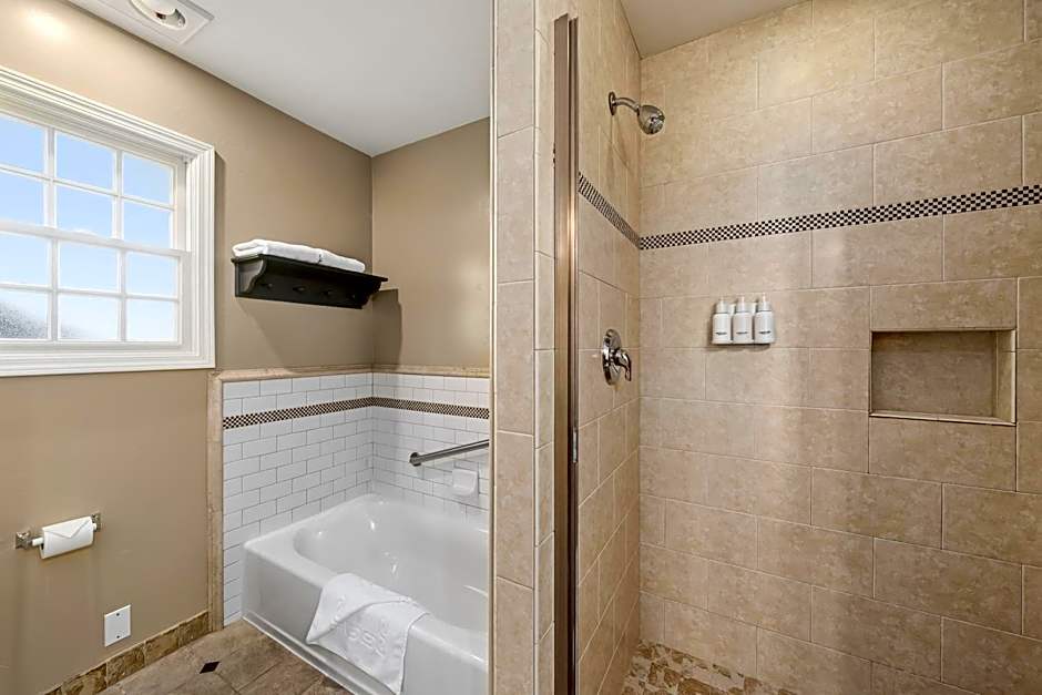 Cambria Pines Lodge