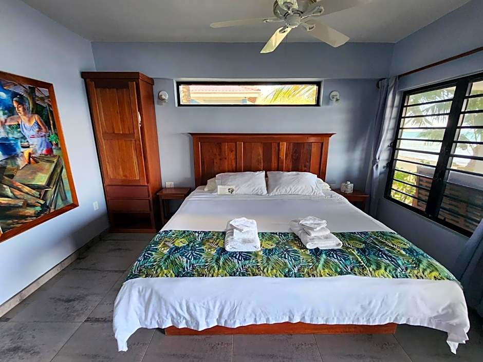 Photo 1 of 7 of 1 King Bed Suite, Sea View