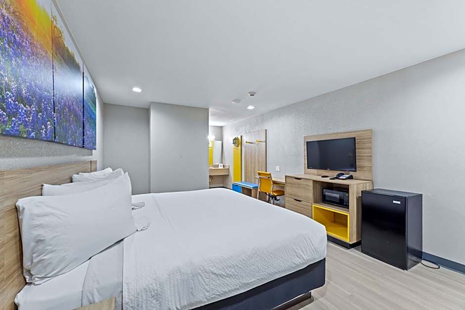 Days Inn by Wyndham McKinney