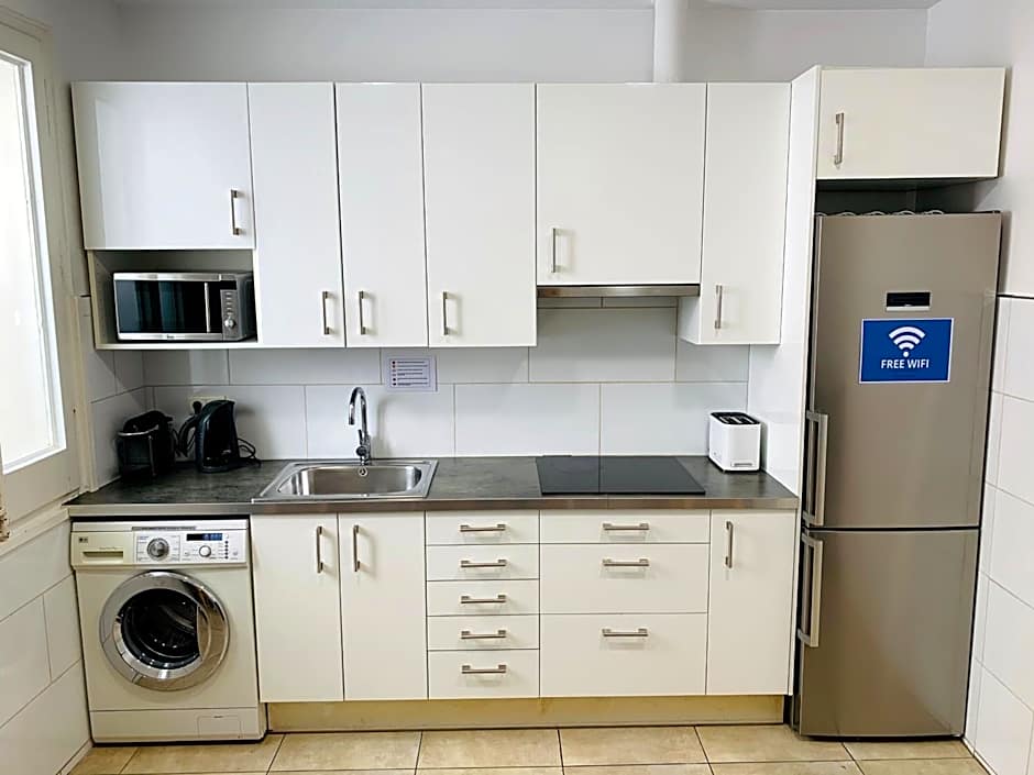 Super Balmes Guest House