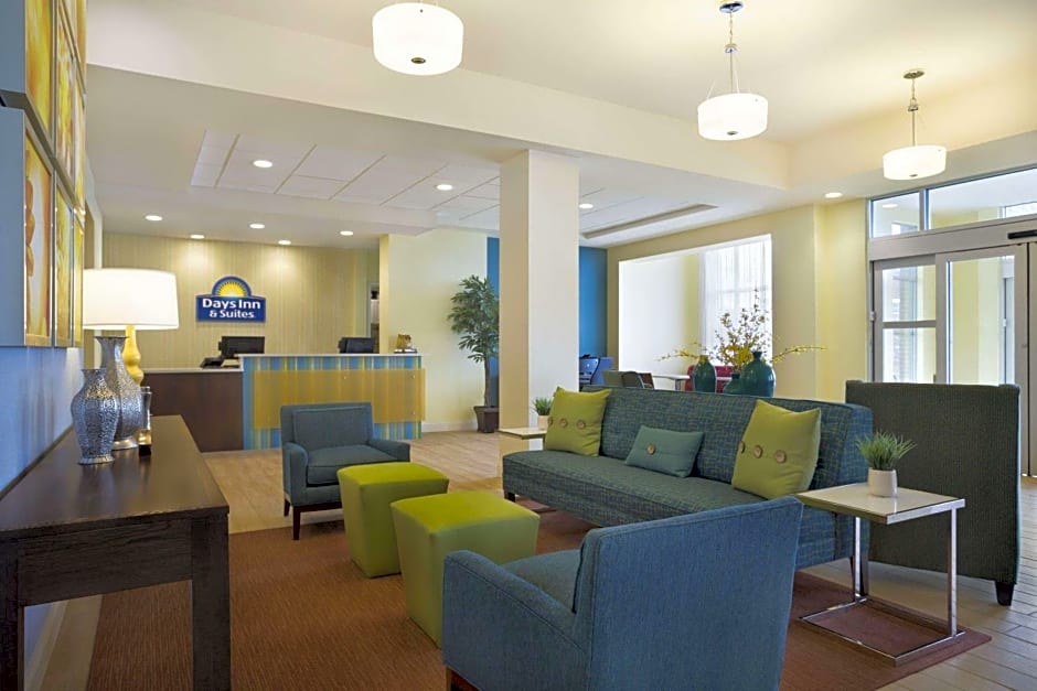 Days Inn & Suites by Wyndham Belmont