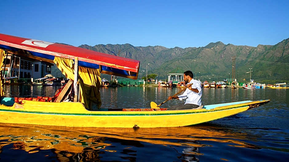 Golden Hopes Group of Houseboats