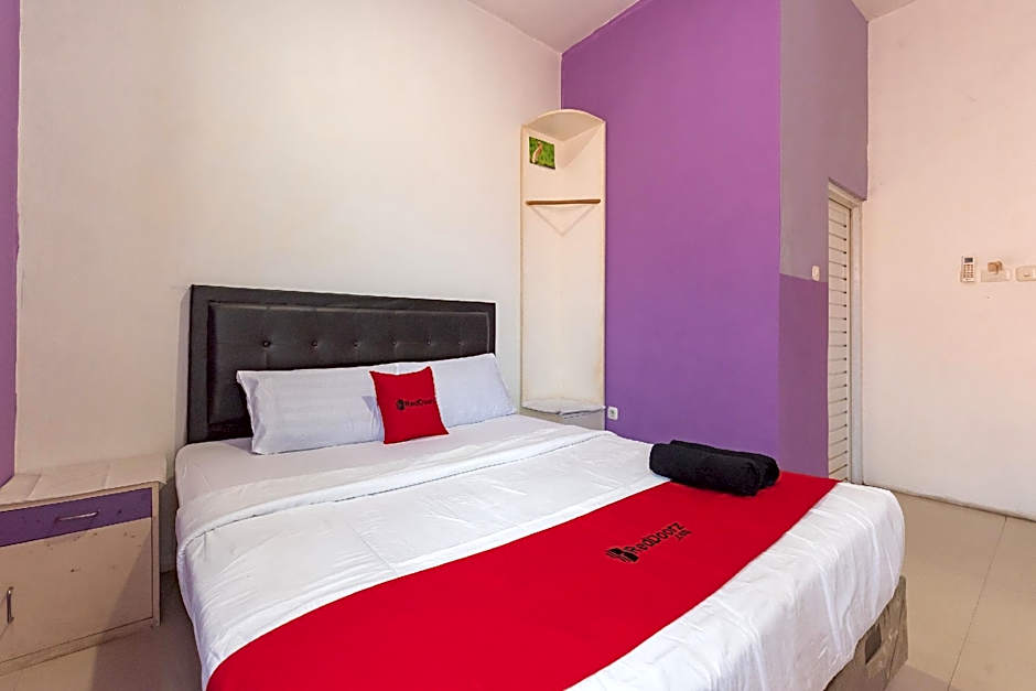 RedDoorz Plus @ Tuparev Cirebon 2.
