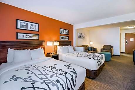 2 Double Beds, Suite, Nonsmoking