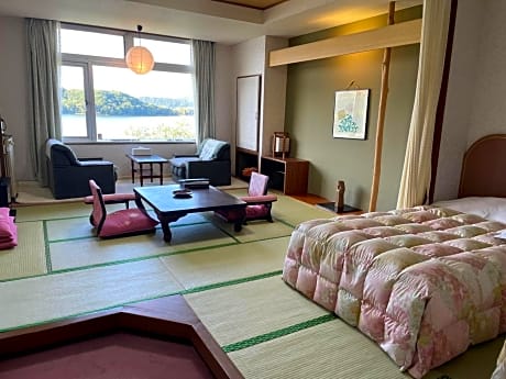 Family Room with Tatami Area-Lake View - Non-Smoking