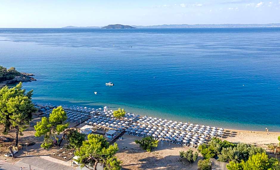 Lagomandra Luxury Suites with Private Pools
